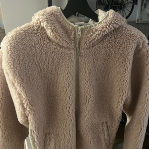 Aritzia brand new never worn Sherpa jacket no tags